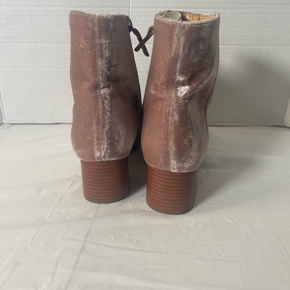 Talbots Harlow soft blush pink velvet ankle boots with block 2” heel 6.5 - Picture 3 of 9